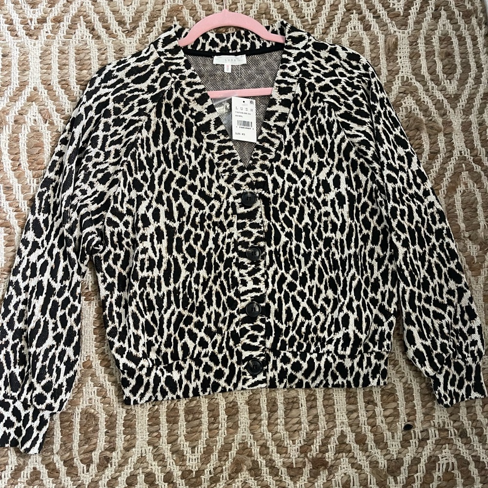 Lush Leopard Print sweater XS.